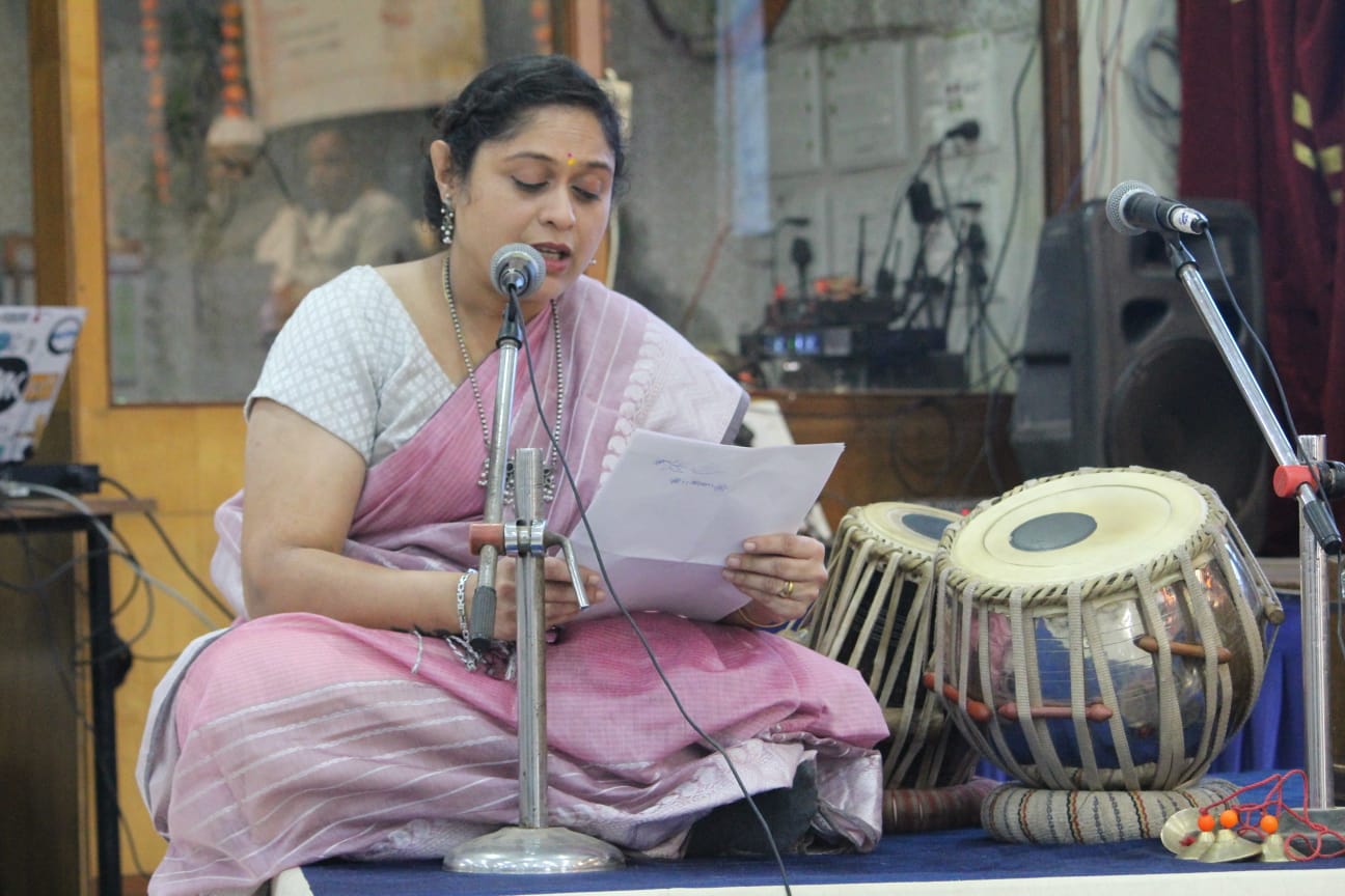 Mayuri Apte Jejurikar performing with microphone